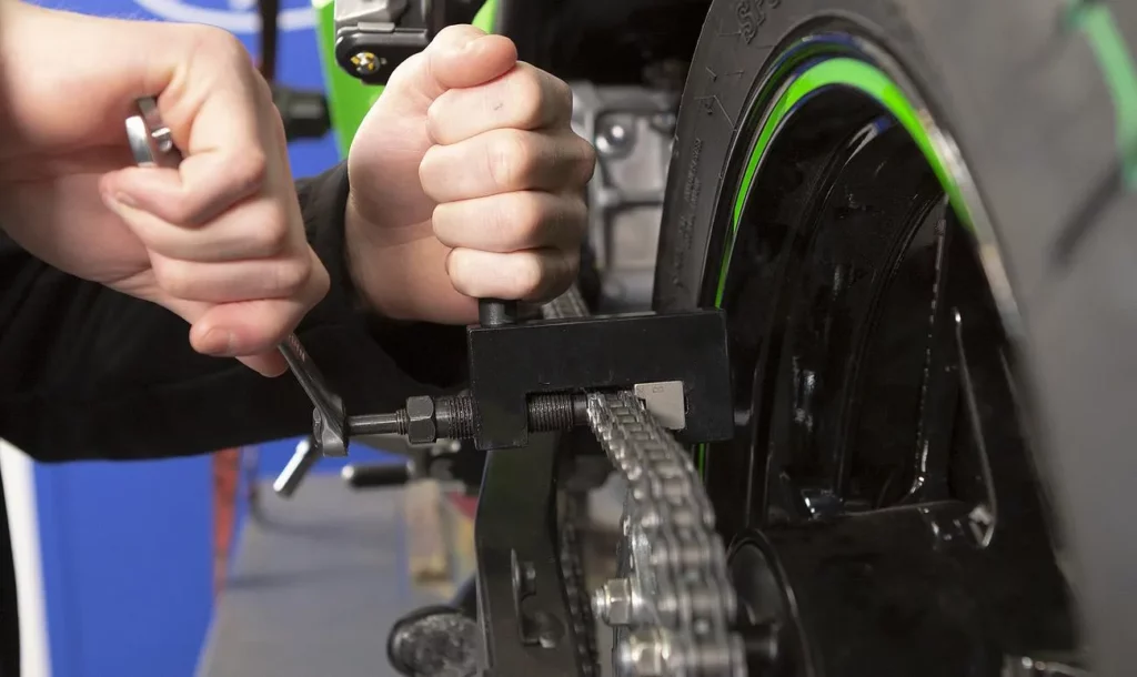 How to Break a 520 Motorcycle Chain