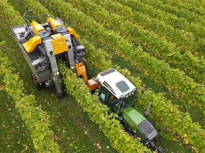 wheel drive Grape Harvester 